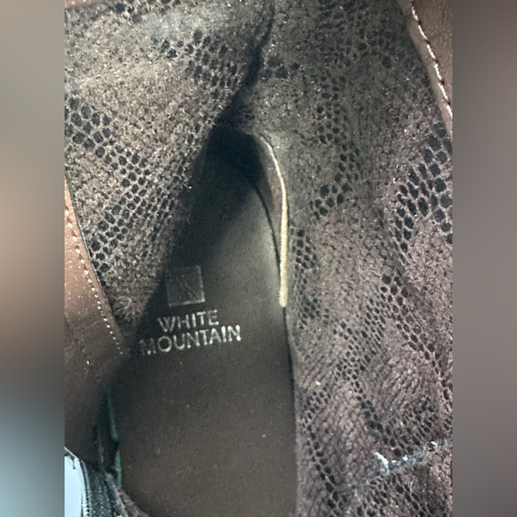 WHITE MOUNTAIN Black Leather Ankle Boots Size 8 - Picture 12 of 12